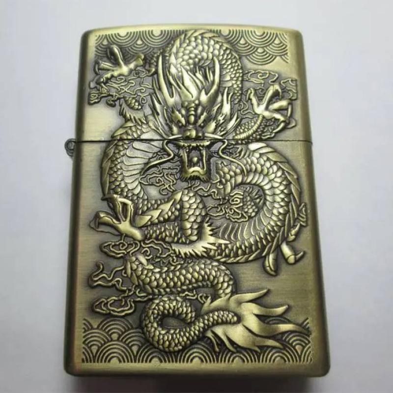 Bật lửa quẹt zippo màu đồng khắc nổi hình Rồng dùng xăng