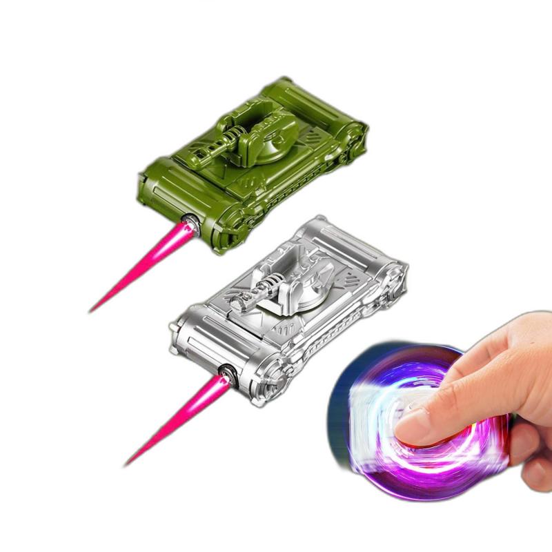 Bật lửa hình xe tăng có đèn nhấp nháy xài gas